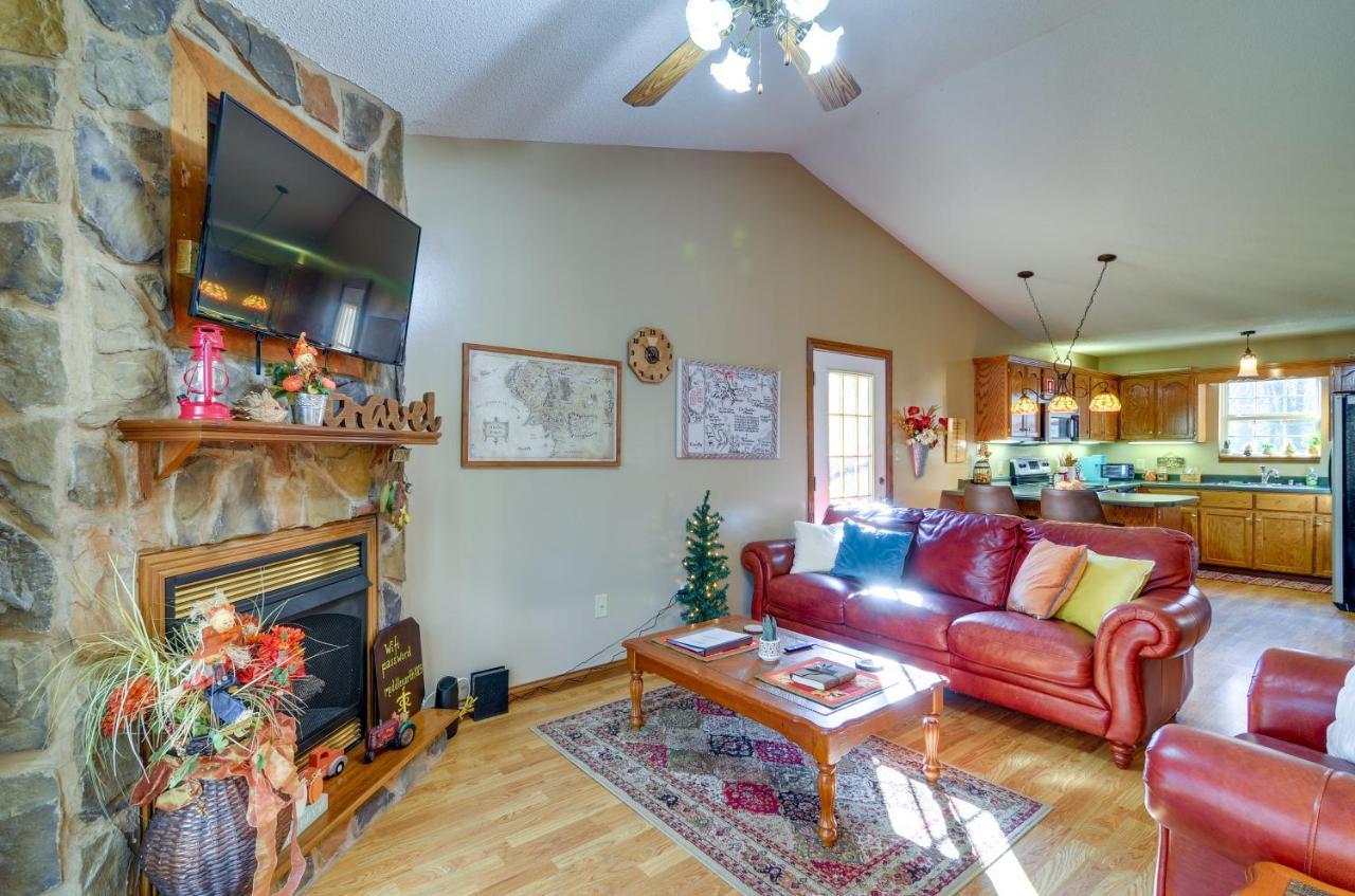 Burnside Resort Cabin With Hot Tub And Outdoor Spots! المظهر الخارجي الصورة