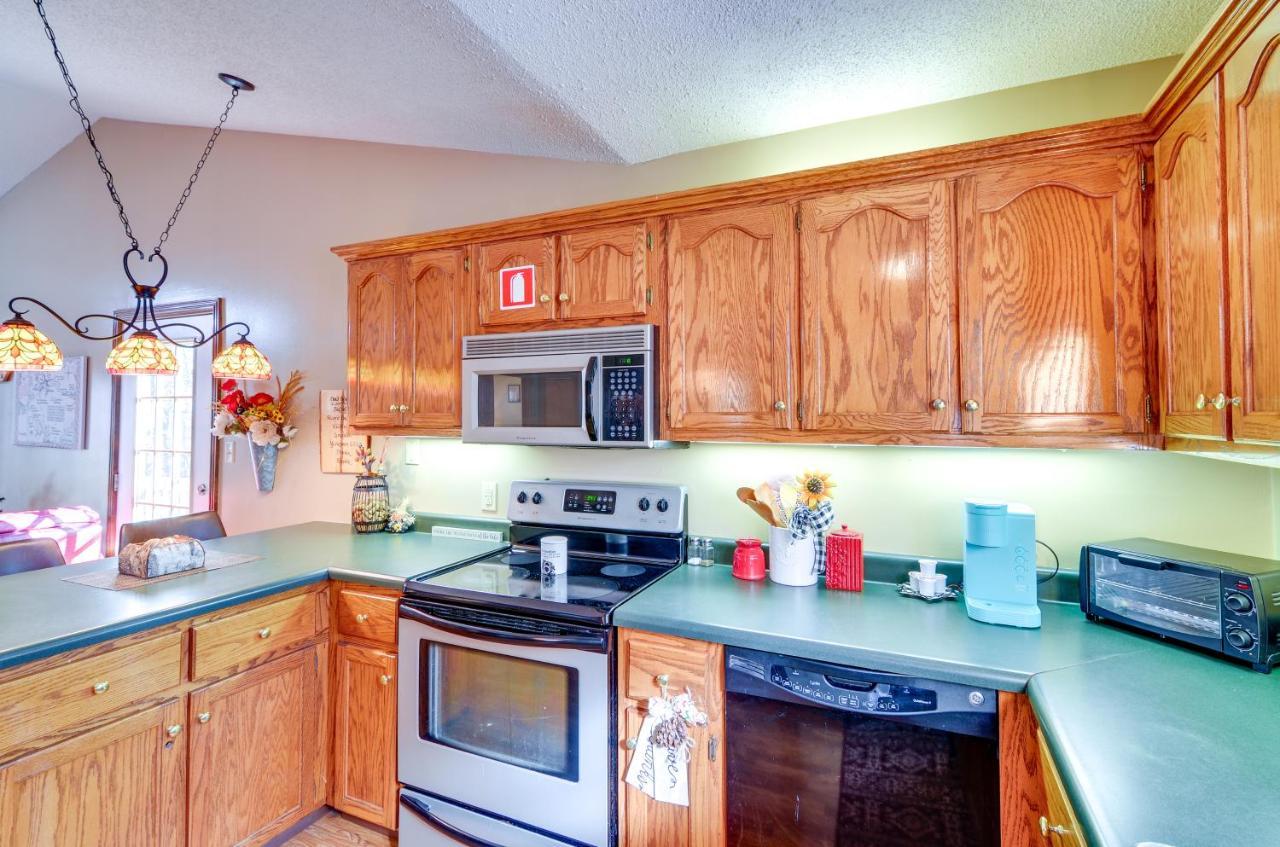 Burnside Resort Cabin With Hot Tub And Outdoor Spots! المظهر الخارجي الصورة