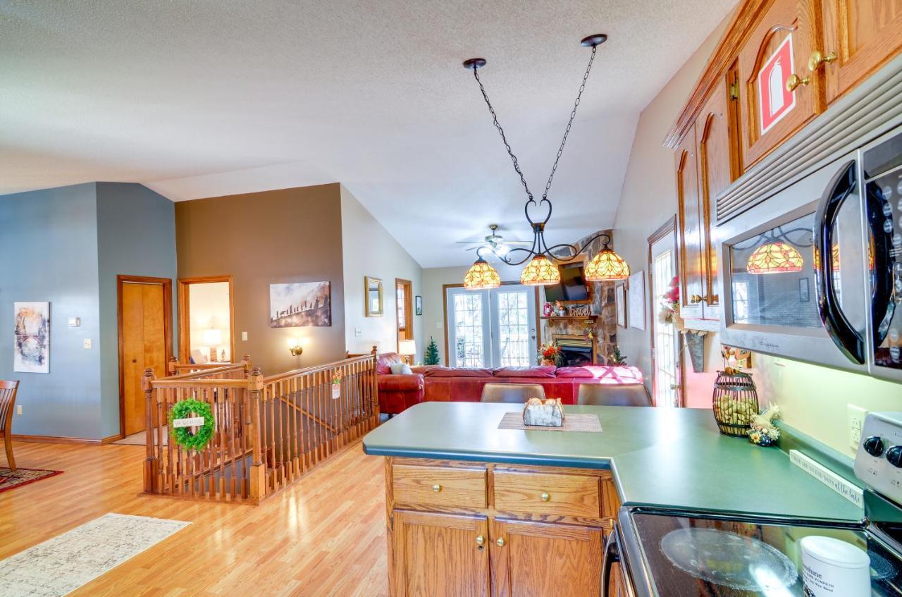 Burnside Resort Cabin With Hot Tub And Outdoor Spots! المظهر الخارجي الصورة